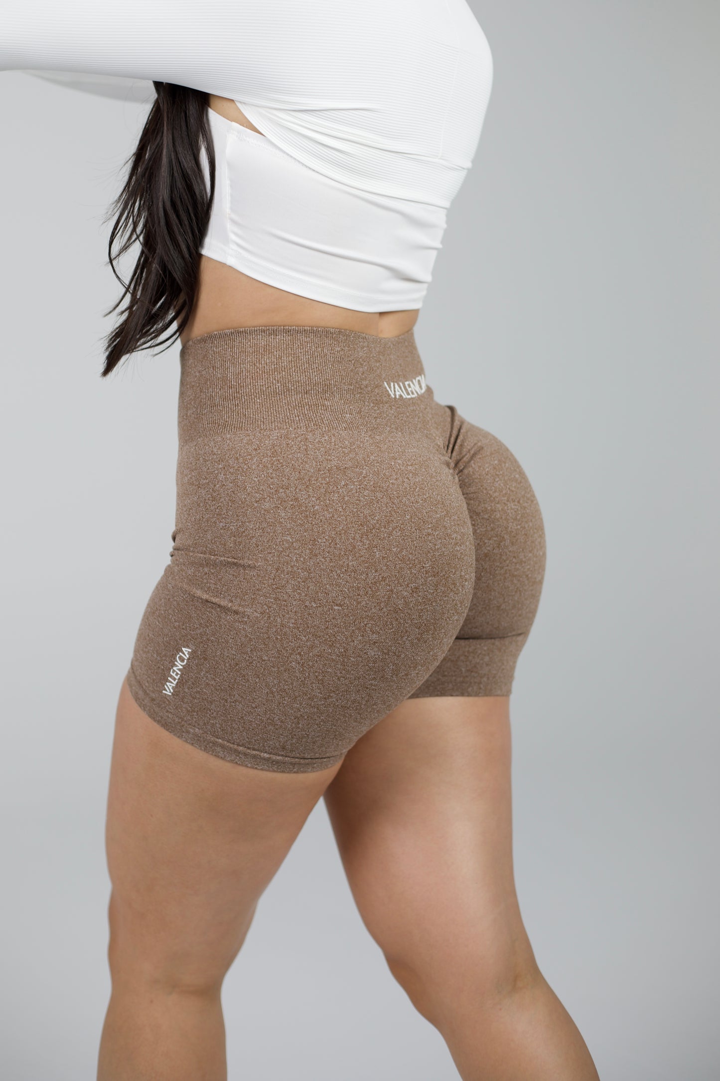 SIGNATURE SCRUNCH SHORTS - MOCHA