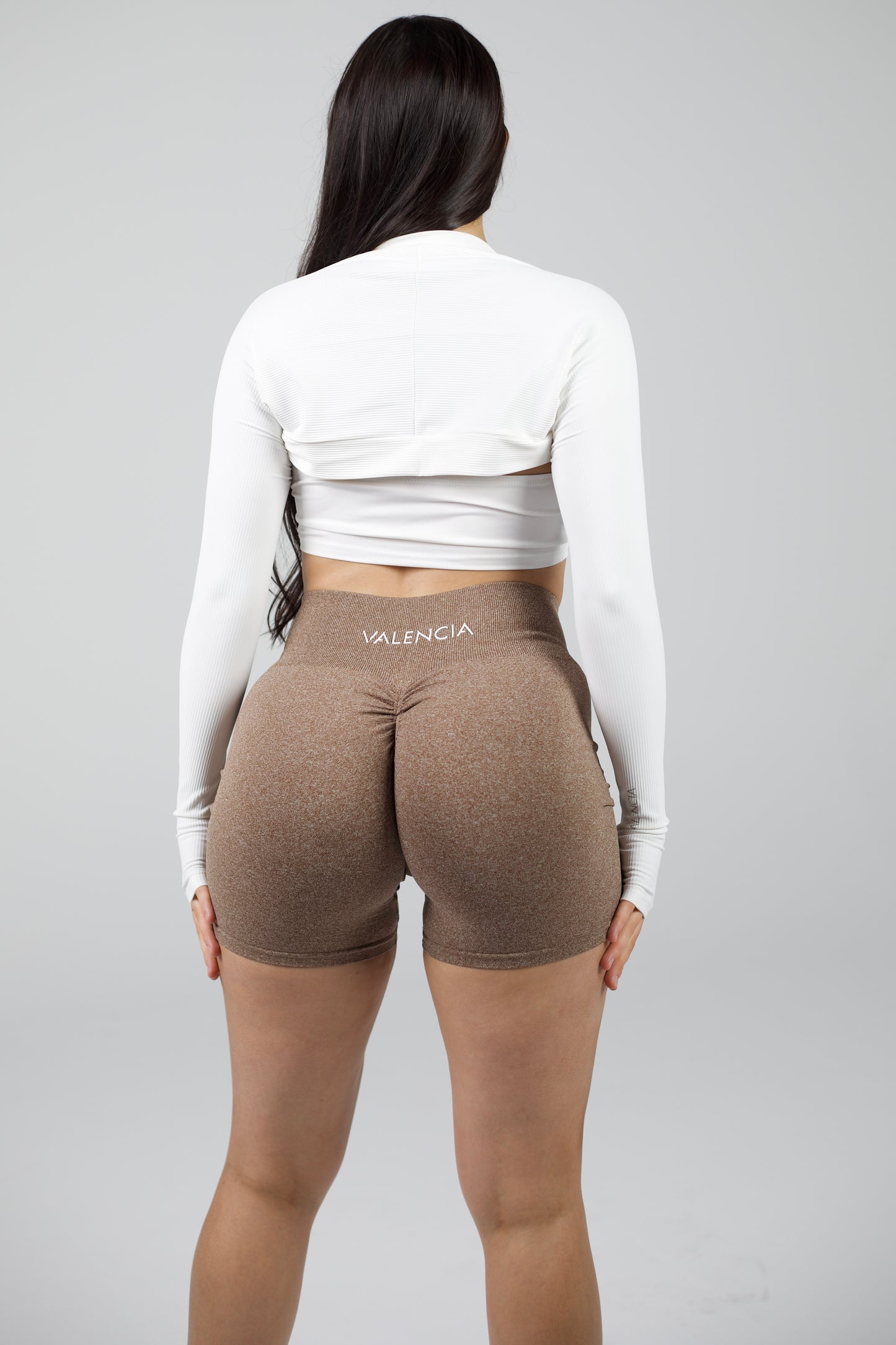 SIGNATURE SCRUNCH SHORTS - MOCHA