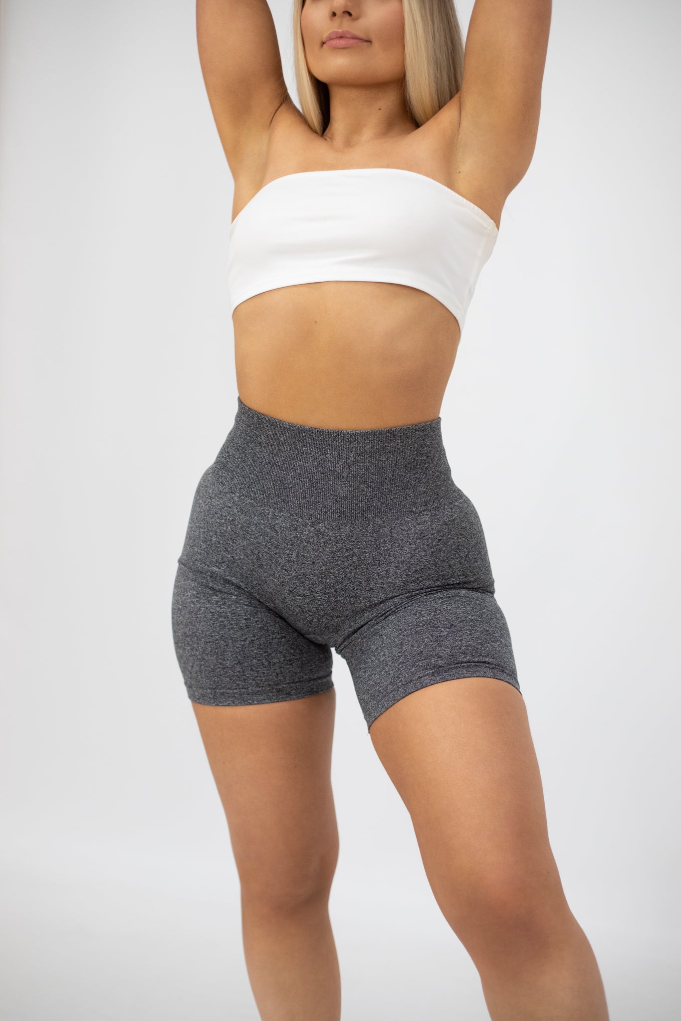 SIGNATURE SCRUNCH SHORTS - STORM GREY