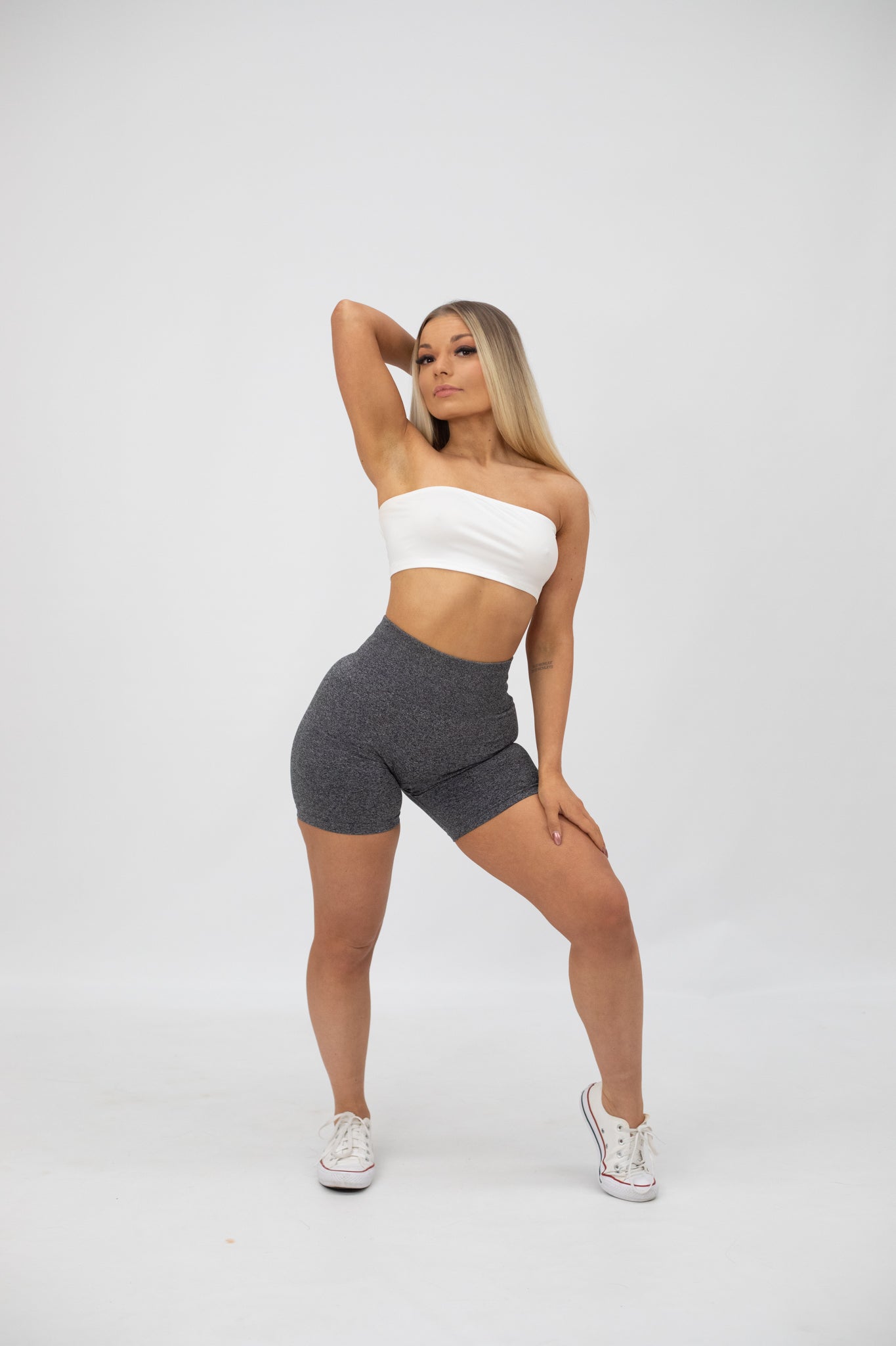 SIGNATURE SCRUNCH SHORTS - STORM GREY